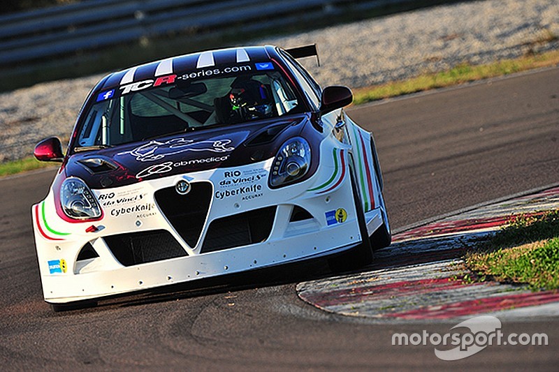 Testauftakt für den neuen Alfa Romeo TCR in Cremona