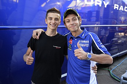 Irmão de Valentino Rossi é confirmado como piloto da Moto2