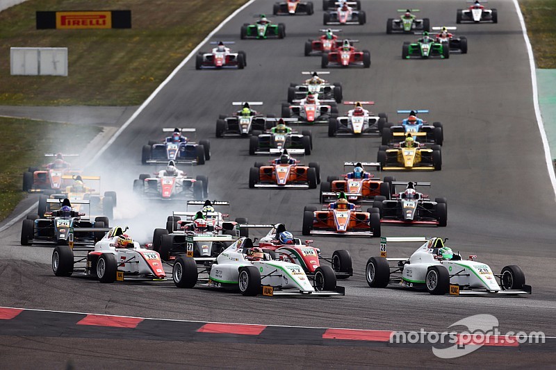50+ inschrijvingen voor Duits F4, kwalificatierace geïntroduceerd
