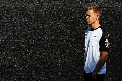 Magnussen diz que McLaren tinha lhe prometido lugar em 2015