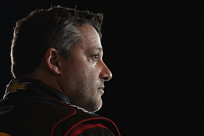 Sorge um Tony Stewart: Mit Rückenverletzung im Krankenhaus