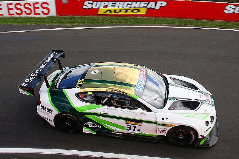 12h Bathurst: Bentley und Nissan kämpfen um die Führung