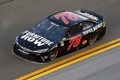 NASCAR penalizó a Truex, Harvick y Vickers tras calificación