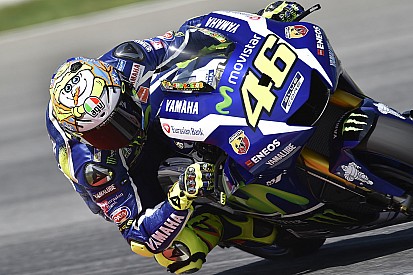 Rossi spegne 37 candeline: gli auguri di Yamaha e... della sua M1!