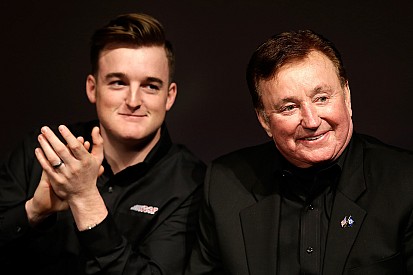 Dillon sigue negociando con Stewart-Haas, pero no ha firmado