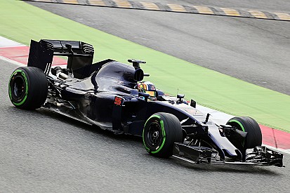 Toro Rosso estreia motor Ferrari e usa pintura provisória
