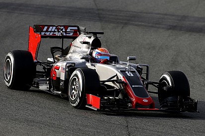 Los coches 2016 de Fórmula 1 en acción