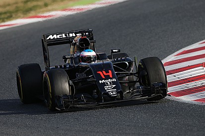 McLaren opgehouden door "relatief klein probleem"