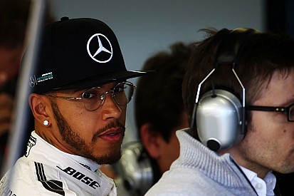 Hamilton: "L'assetto è già buono. Inutile rischiare con questa pioggia..."