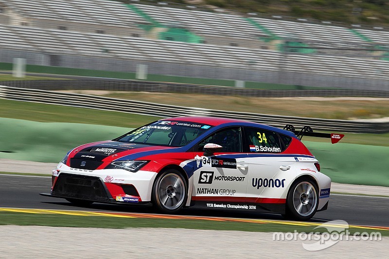 Due SEAT León TCR per Al Khalifa e Karimi in Bahrain