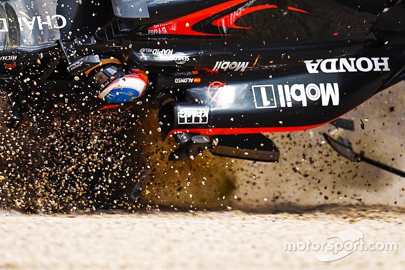 Crash di Alonso: sulla McLaren si era rotto il sedile