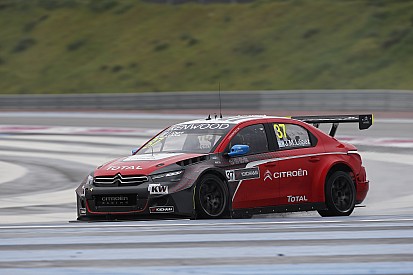 López lidera sobre una pista mojada en Paul Ricard