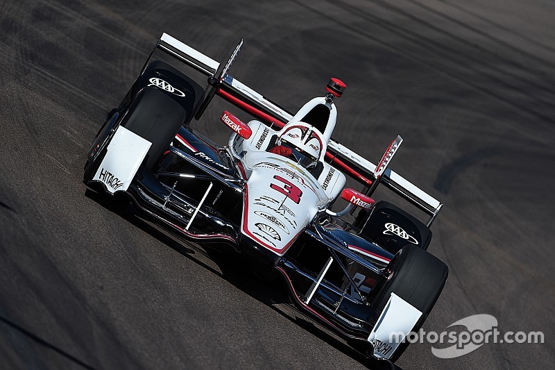 Waaghals Castroneves pakt pole in Phoenix