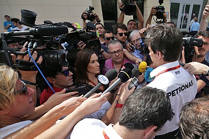 Wolff: "El asunto de la clasificación es una locura"