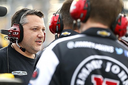 El regreso de Tony Stewart está "en manos de los doctores"