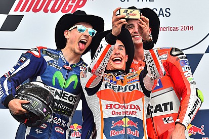 Márquez arrasa en el festival de caídas de Austin