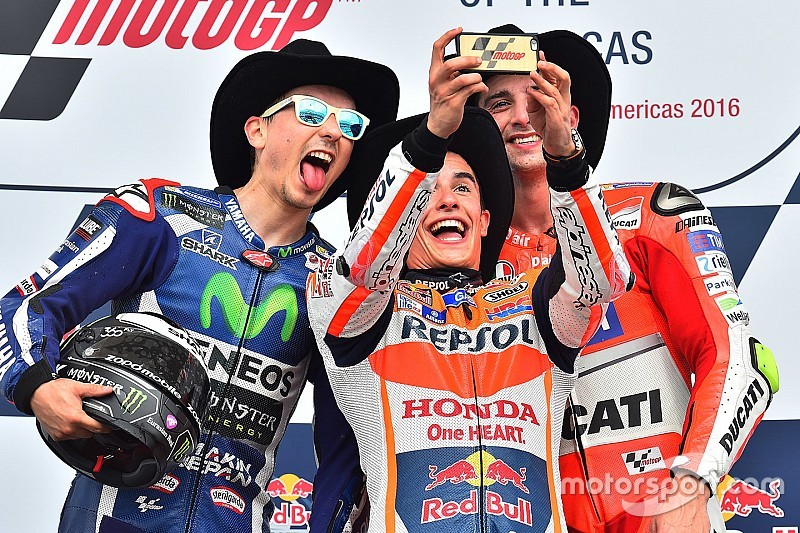 Márquez arrasa en el festival de caídas de Austin