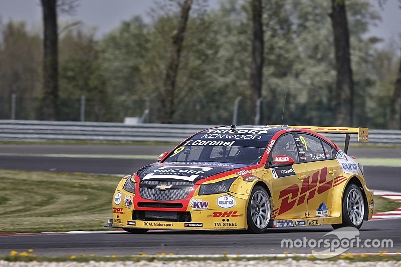 Tom Coronel pakt WK-punt op 'loeizwaar circuit voor de Chevy's'