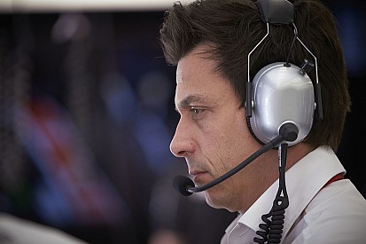 Wolff: "La F1 debería abandonar los cambios para 2017"
