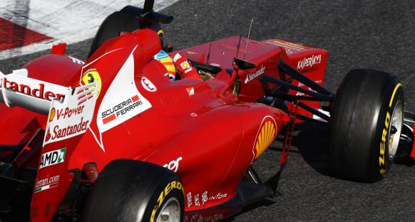 Ferrari agresif egzozdan geleneksel tasarıma geçti