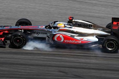 Hamilton: Red Bull en az yarım saniyesini gizliyor