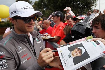 Mercedes GP Melbourne'ün üzüntüsünü yaşıyor