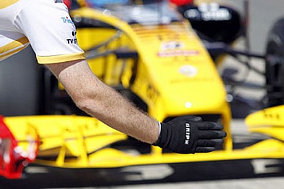Renault Raikkonen'in talebine rağmen acele etmiyor