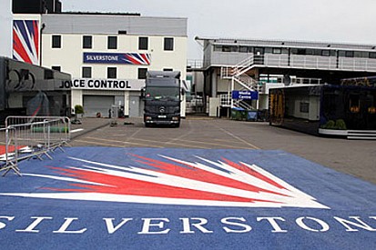 Mansell Silverstone'da yarış hakemleri heyetinde