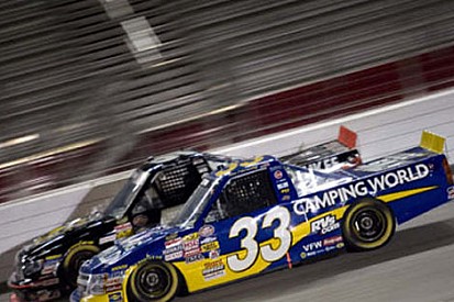 NASCAR Truck - Darnell inanılmaz finişte Benson'u yendi!