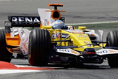 Renault motor arızasına odaklanmış durumda