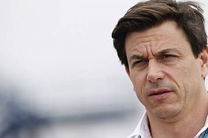 Wolff Red Bull'a motor tedariğini engellemesini savundu