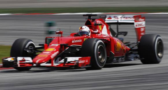 Ferrari 2015 aracını geliştirdiği için 2016 aracında sorun yaşıyor