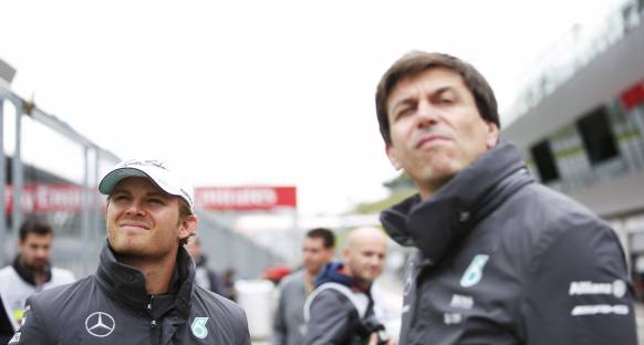 Rosberg yeni bir kontrat için beklemek zorunda kalabilir
