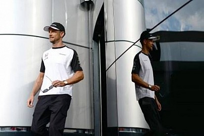 Button McLaren'in 2016 kararını hızlı vermesini istiyor