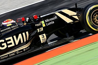 Lotus'u ödünç lastik battaniyeleri kurtardı