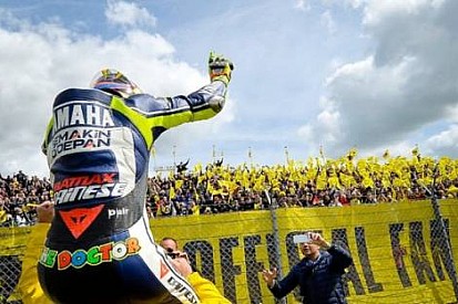 Rossi 2015'in ilk pole pozisyonunu kazandı!