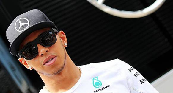 Hamilton: 'Kalbim Mercedes'ten Yana'