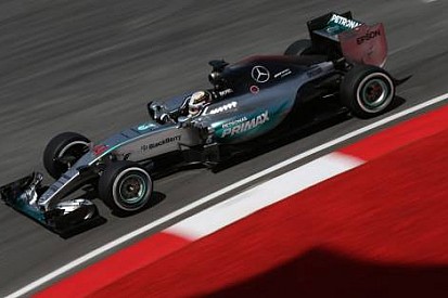 Cuma gününün lideri Lewis Hamilton