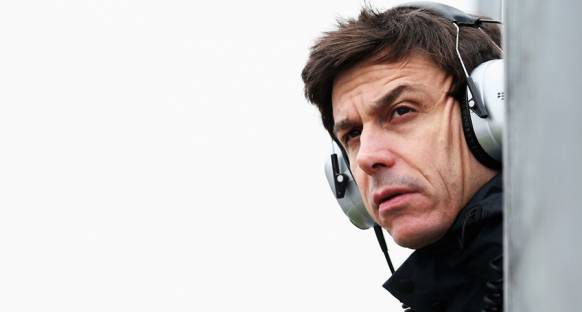 Toto Wolff antrenmanda dizinden yaralandı