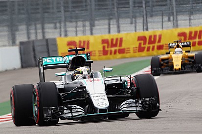 Hamilton krijgt reprimande voor incident in kwalificatie