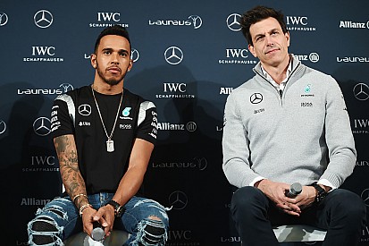 Mercedes califica como "locas" las teorías de conspiración sobre Hamilton