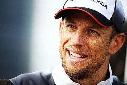 Button reclama de troca entre Verstappen e Kvyat: “é sério?”
