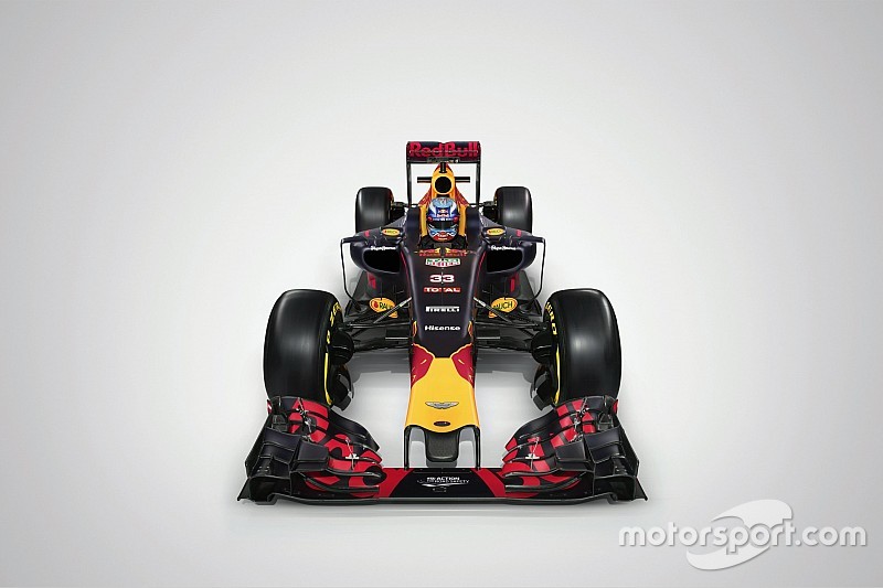 Verstappen bevestigt dat overstap naar Red Bull op papier stond voor 2017