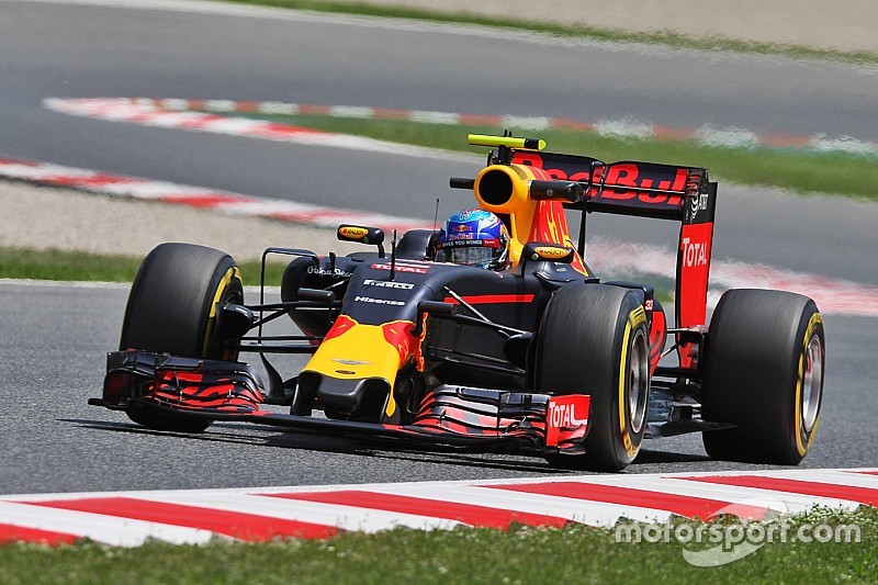 Verstappen klokt fraaie vierde tijd in laatste training Barcelona