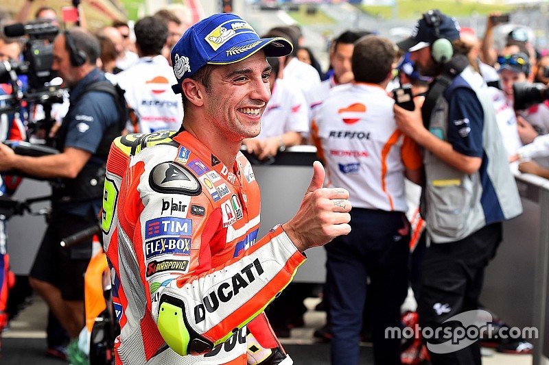 La Suzuki annuncia l'ingaggio di Andrea Iannone fino al 2018