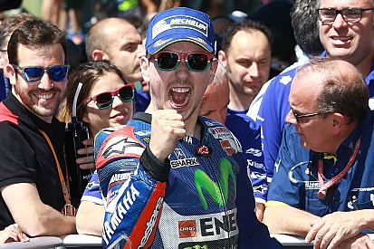 Lorenzo: "Sono stato fortunato a rompere il motore nel warm-up"