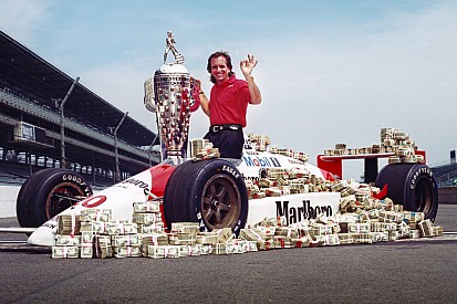 In beeld: Alle 100 winnaars van de Indy 500 van 1911 tot en met 2016