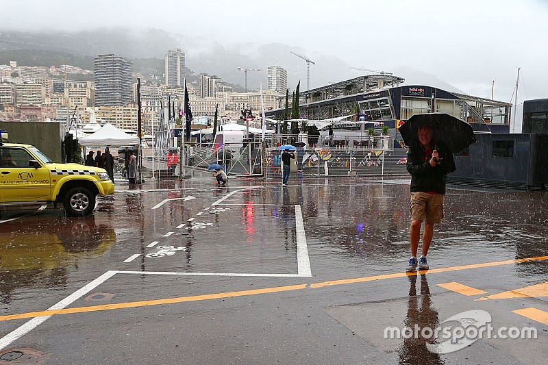 Diluvio su Monte-Carlo: la gara potrebbe partire dietro la Safety Car