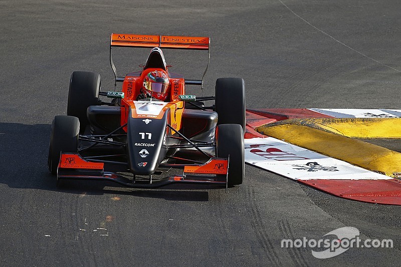 Sacha Fenestraz si impone sul bagnato di Monaco