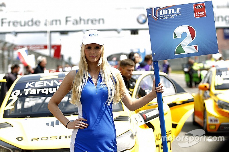 Fotogallery: quante belle ragazze sulla griglia del Nurburgring!